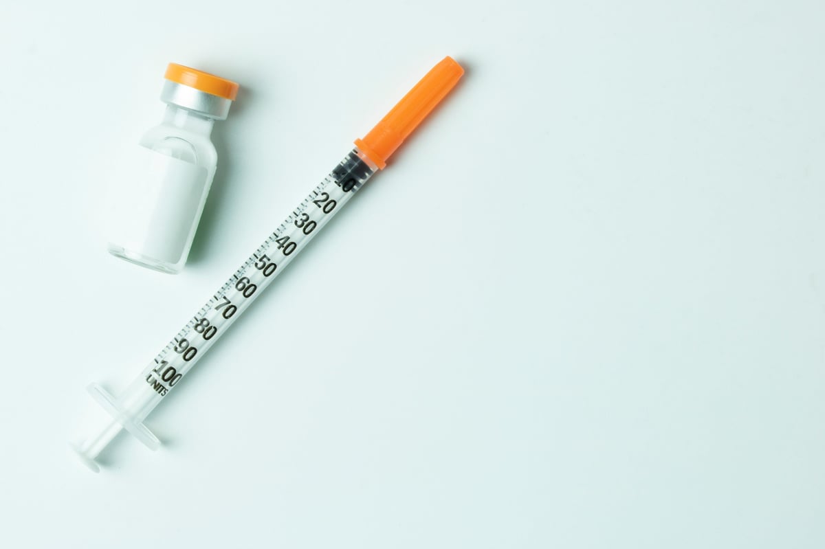 Insulin syringe with ultra-fine needle